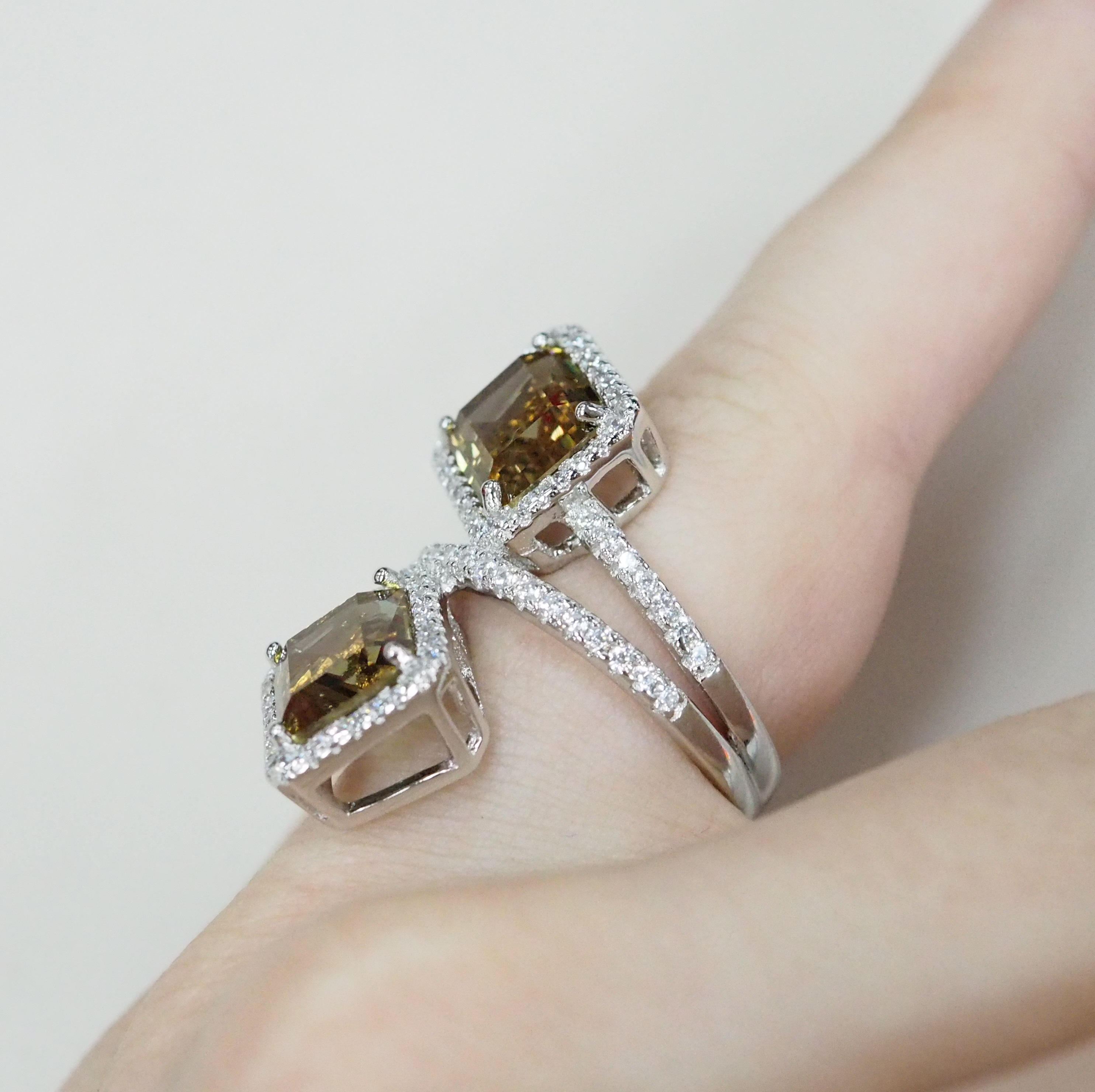 Серебряное кольцо с султанитами